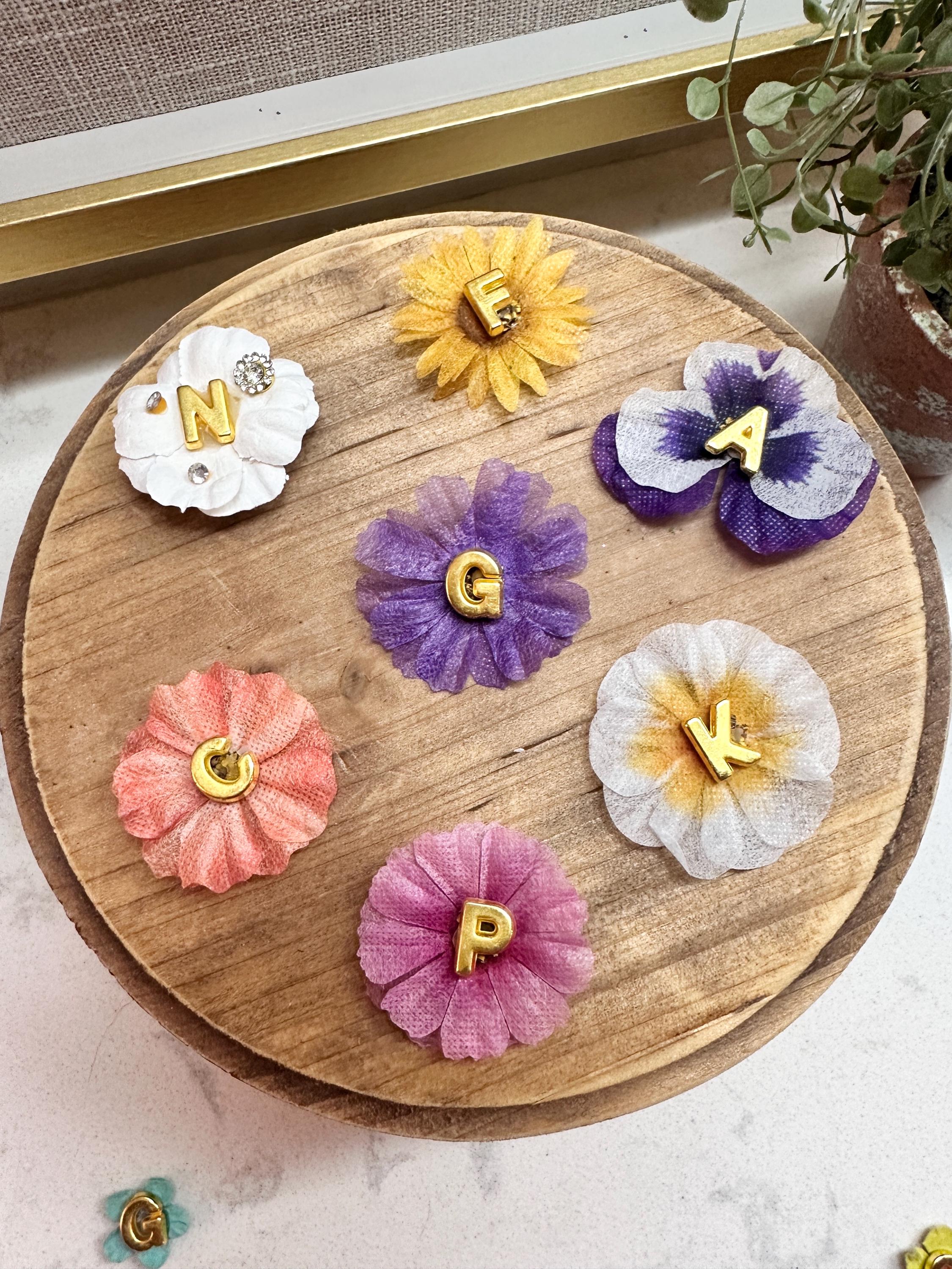 Personalized Floral Wine Charms – Custom Initial Bridesmaid Gift & Wedding Favor