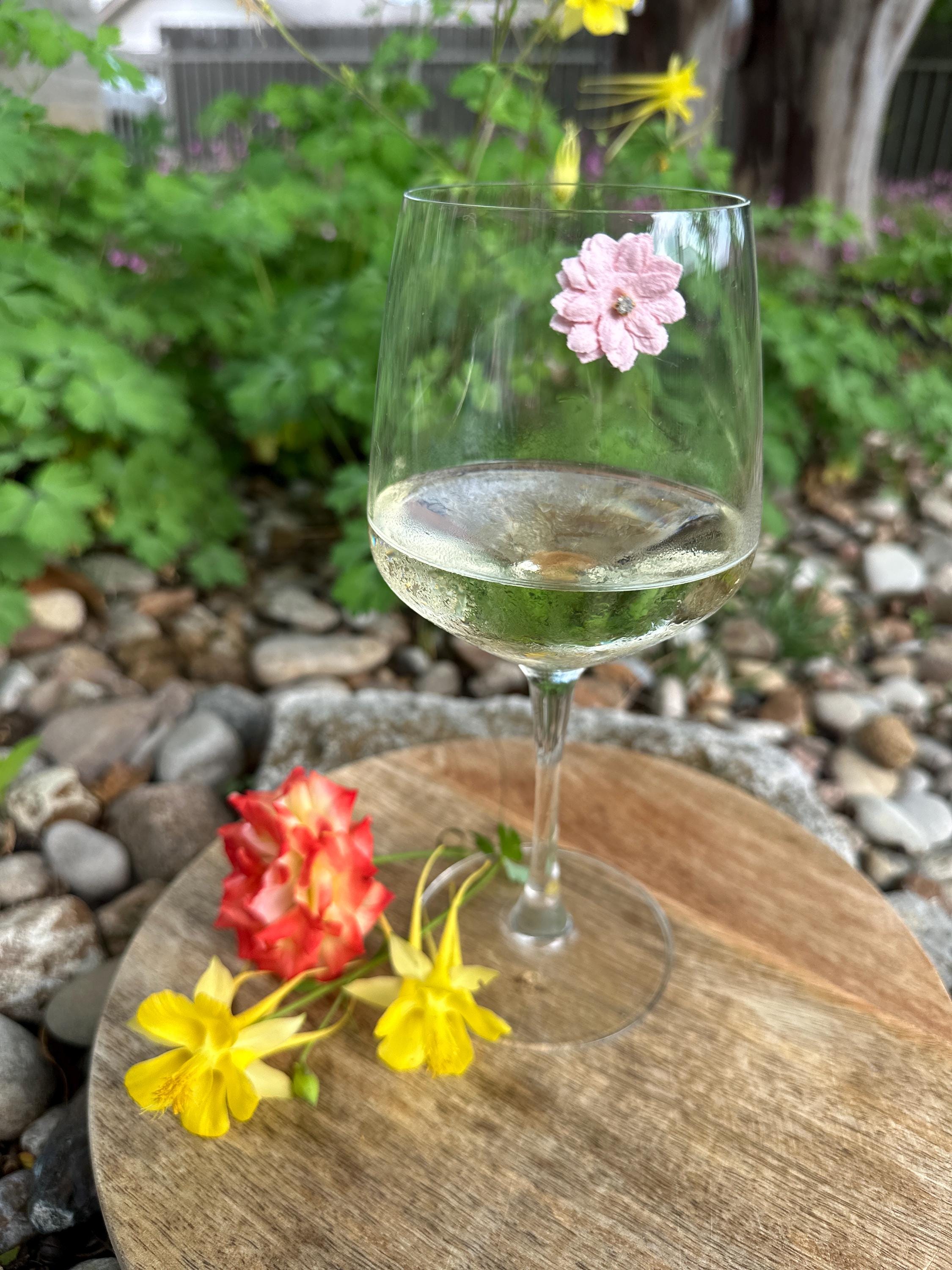 Floral Magnetic Wine Charms — Pastel Drink Markers for Parties & Gifts