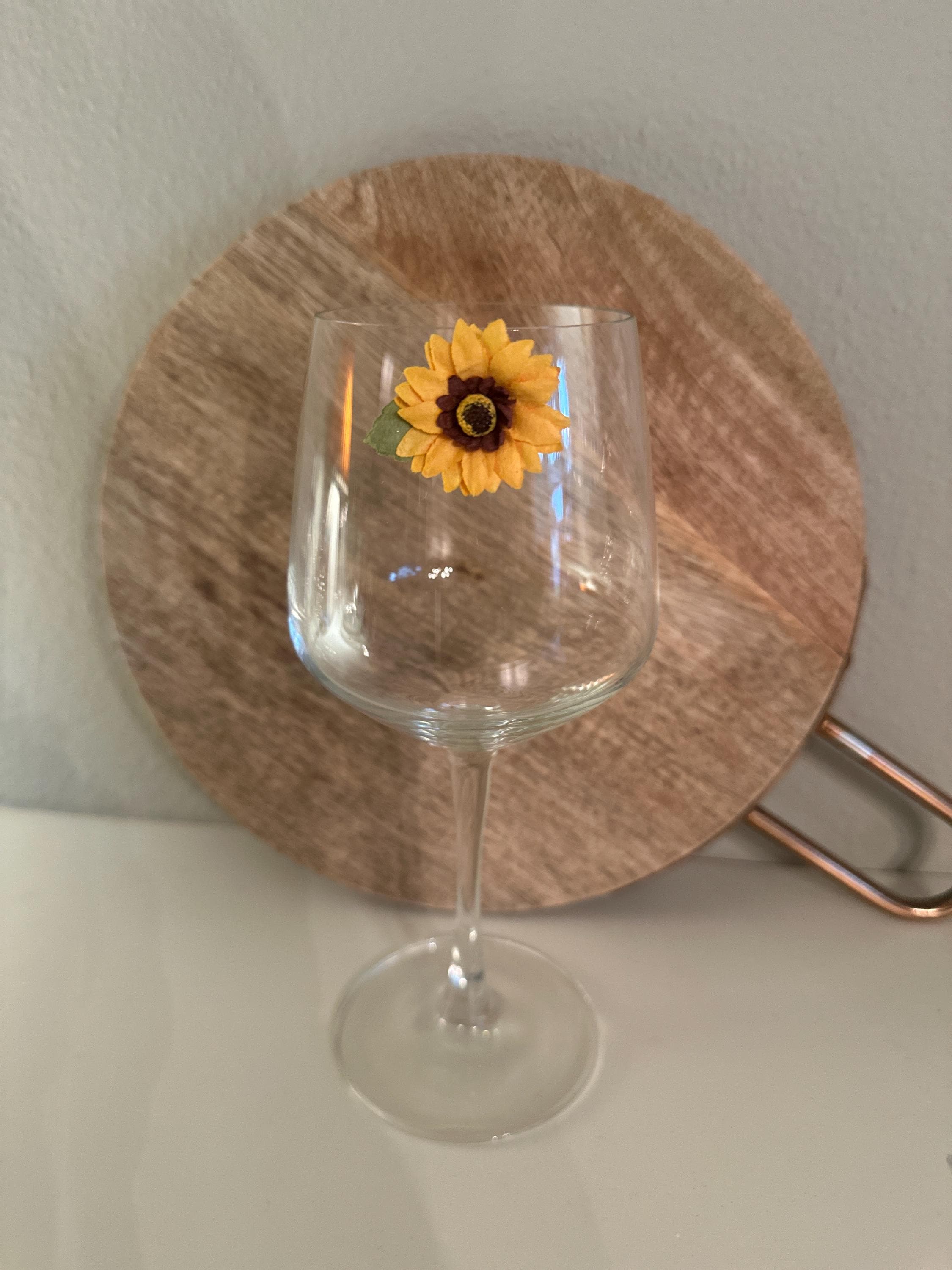 Floral Magnetic Wine Charms – Butterfly & Flower Drink Markers