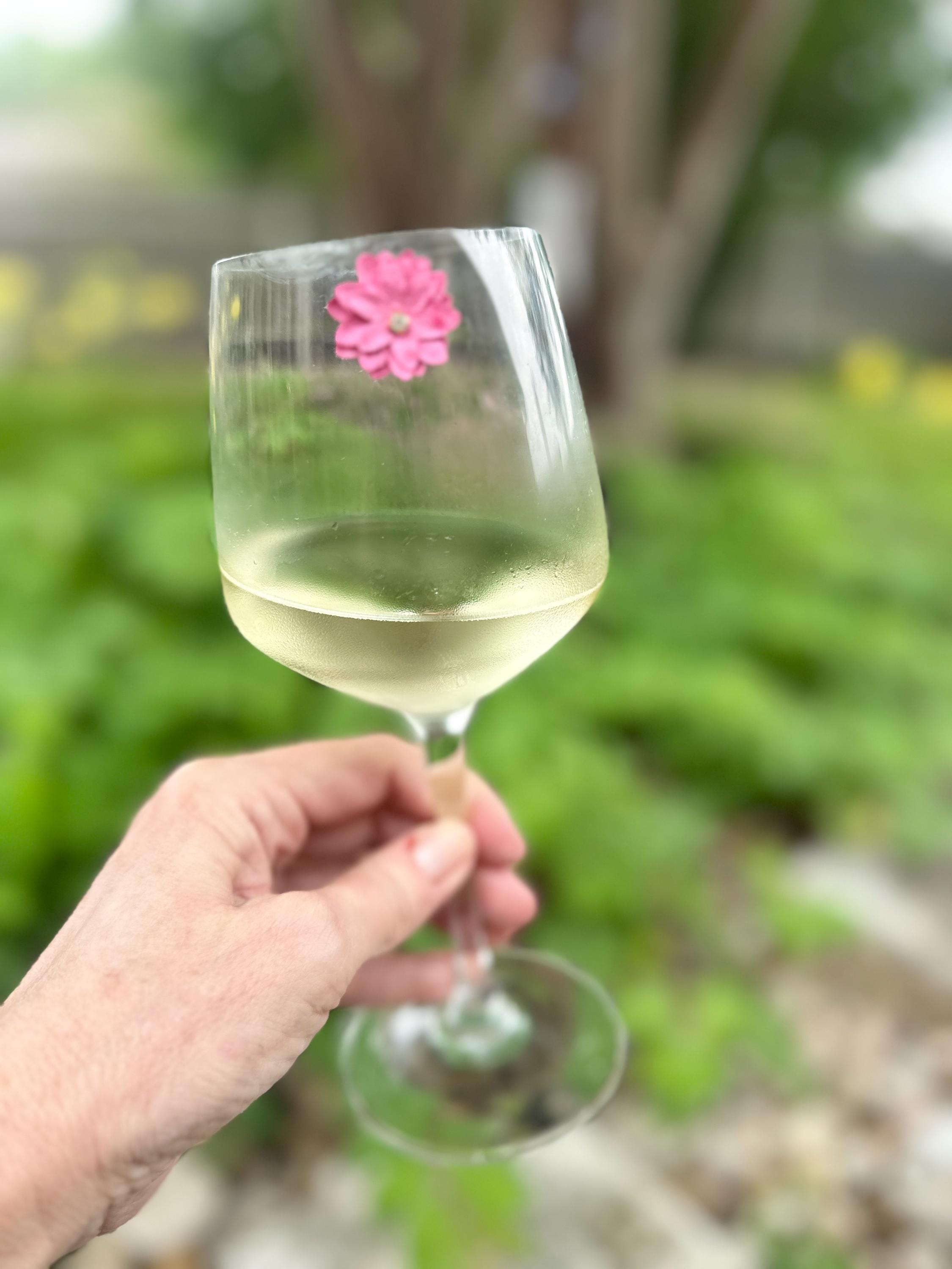 Floral Magnetic Wine Charms — Pastel Drink Markers for Parties & Gifts